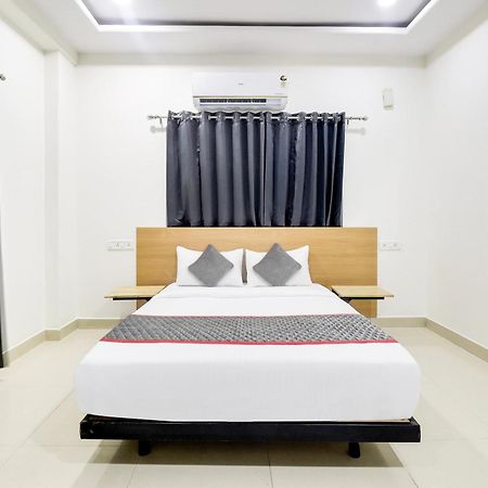 Super Townhouse De Alphabet Hotel Kukatpally Nexus Mall Haiderabad Buitenkant foto