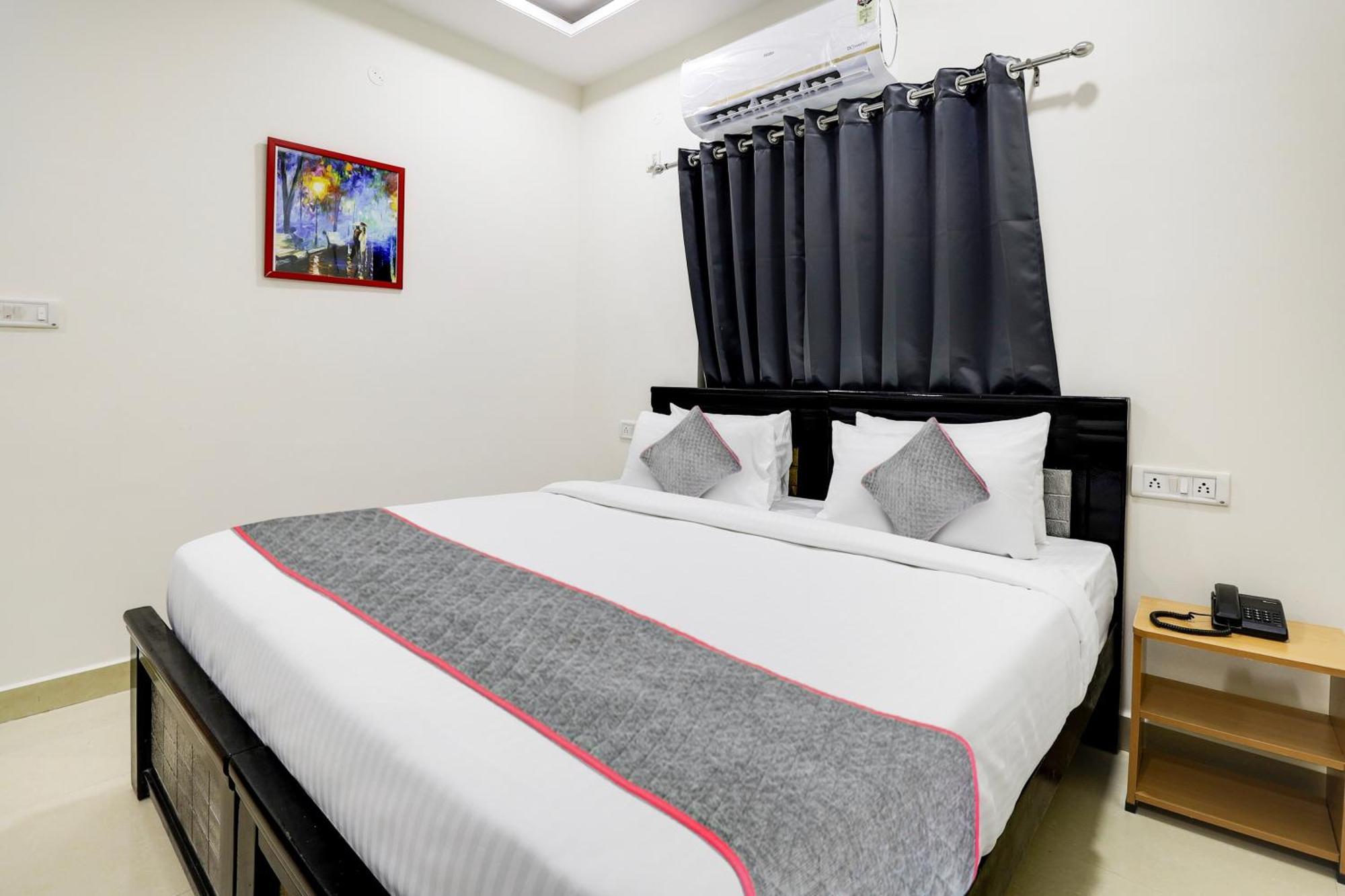 Super Townhouse De Alphabet Hotel Kukatpally Nexus Mall Haiderabad Buitenkant foto