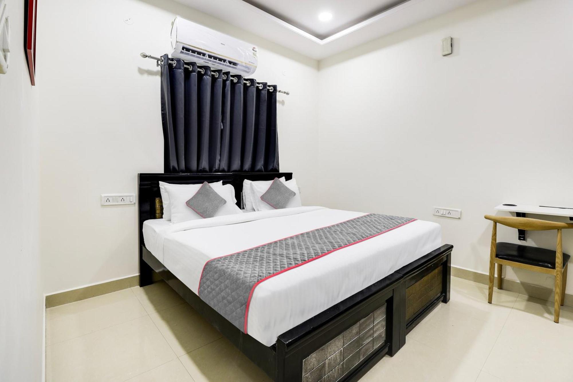 Super Townhouse De Alphabet Hotel Kukatpally Nexus Mall Haiderabad Buitenkant foto