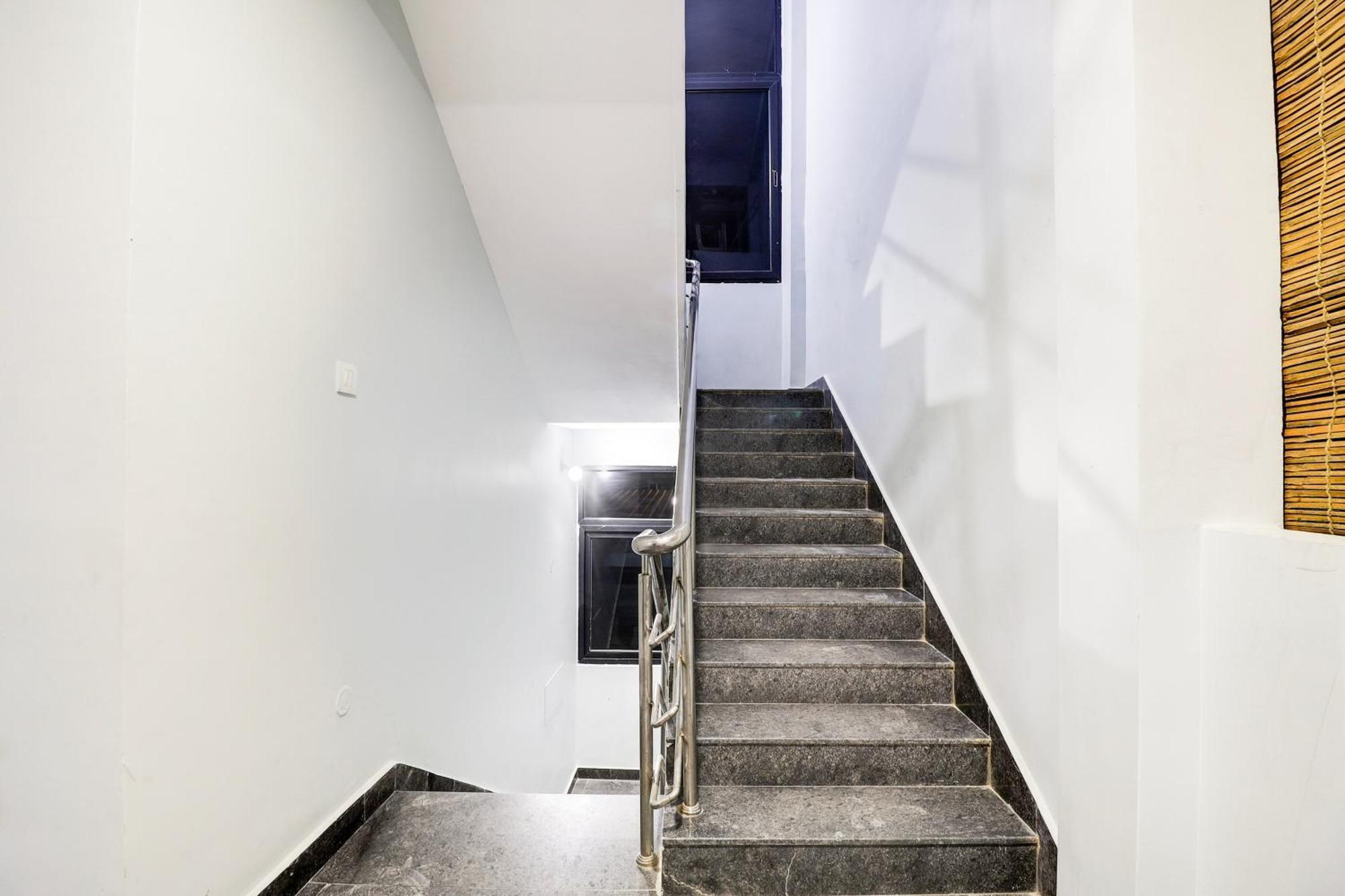 Super Townhouse De Alphabet Hotel Kukatpally Nexus Mall Haiderabad Buitenkant foto